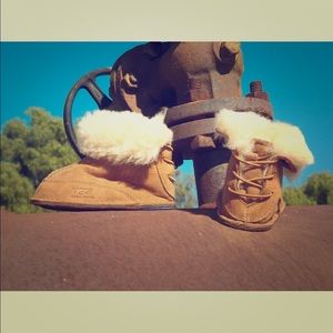 UGG BABY BOO Chestnut Infant Suede Sheepskin Boot